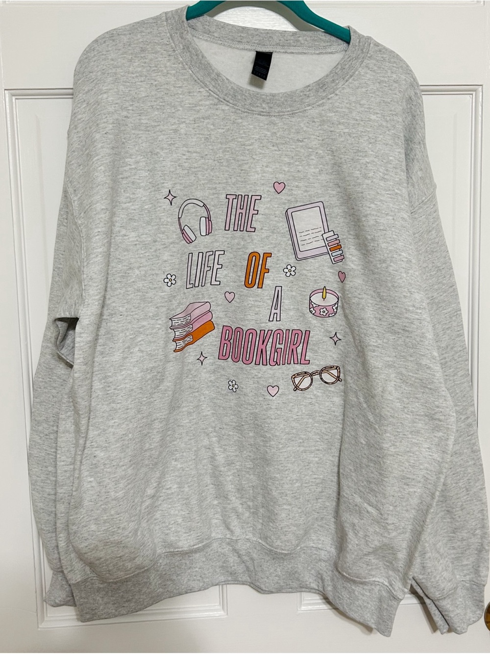 Gildan Light Gray "The Life of a Bookgirl" Taylor Swift Graphic Sweatshirt